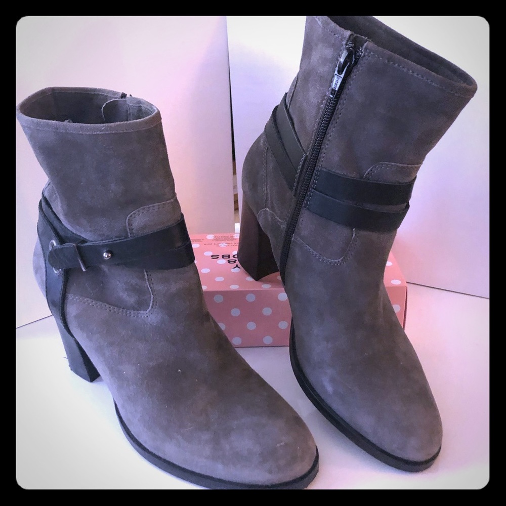 Grey Suede boots 38